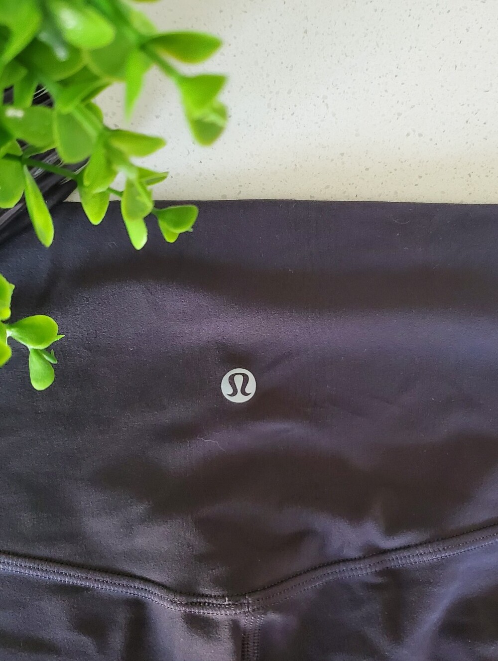 Lululemon Women’s Charcoal Grey Capri Length Leggings